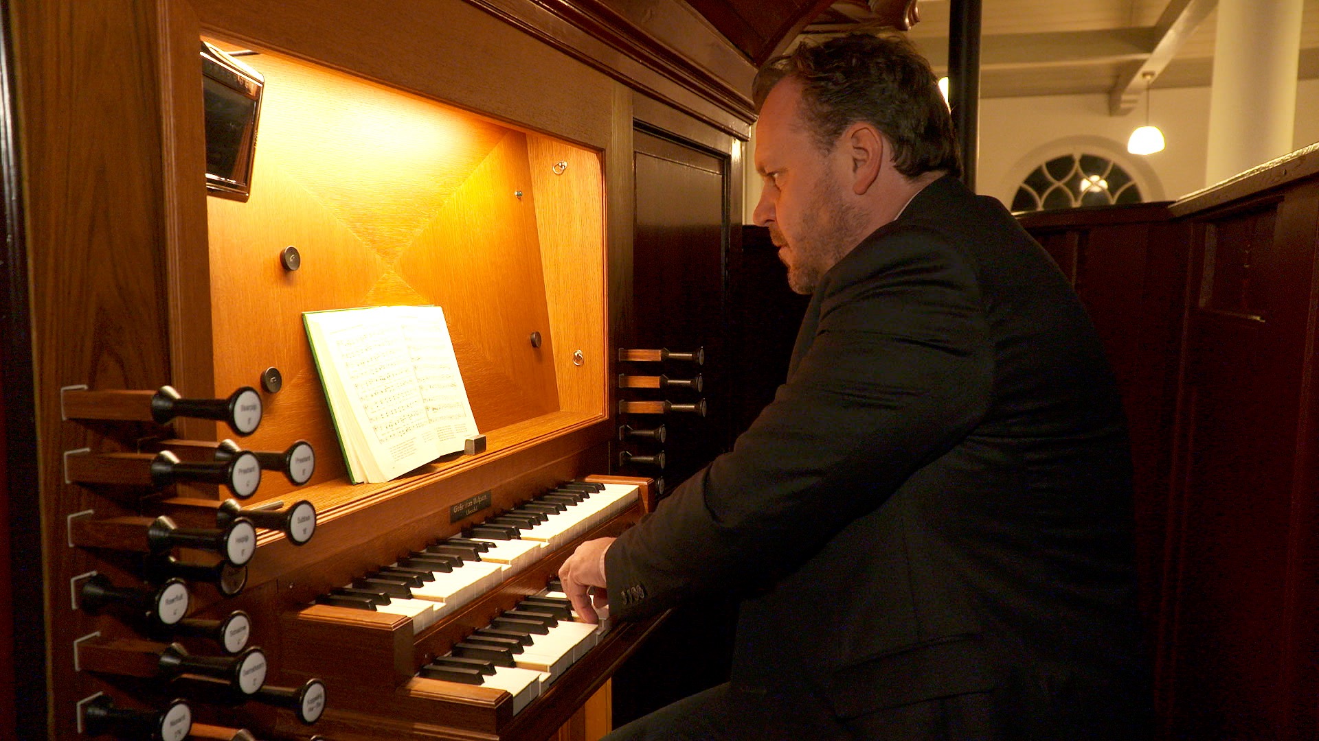 Rick-Jan Hitzert op het orgel